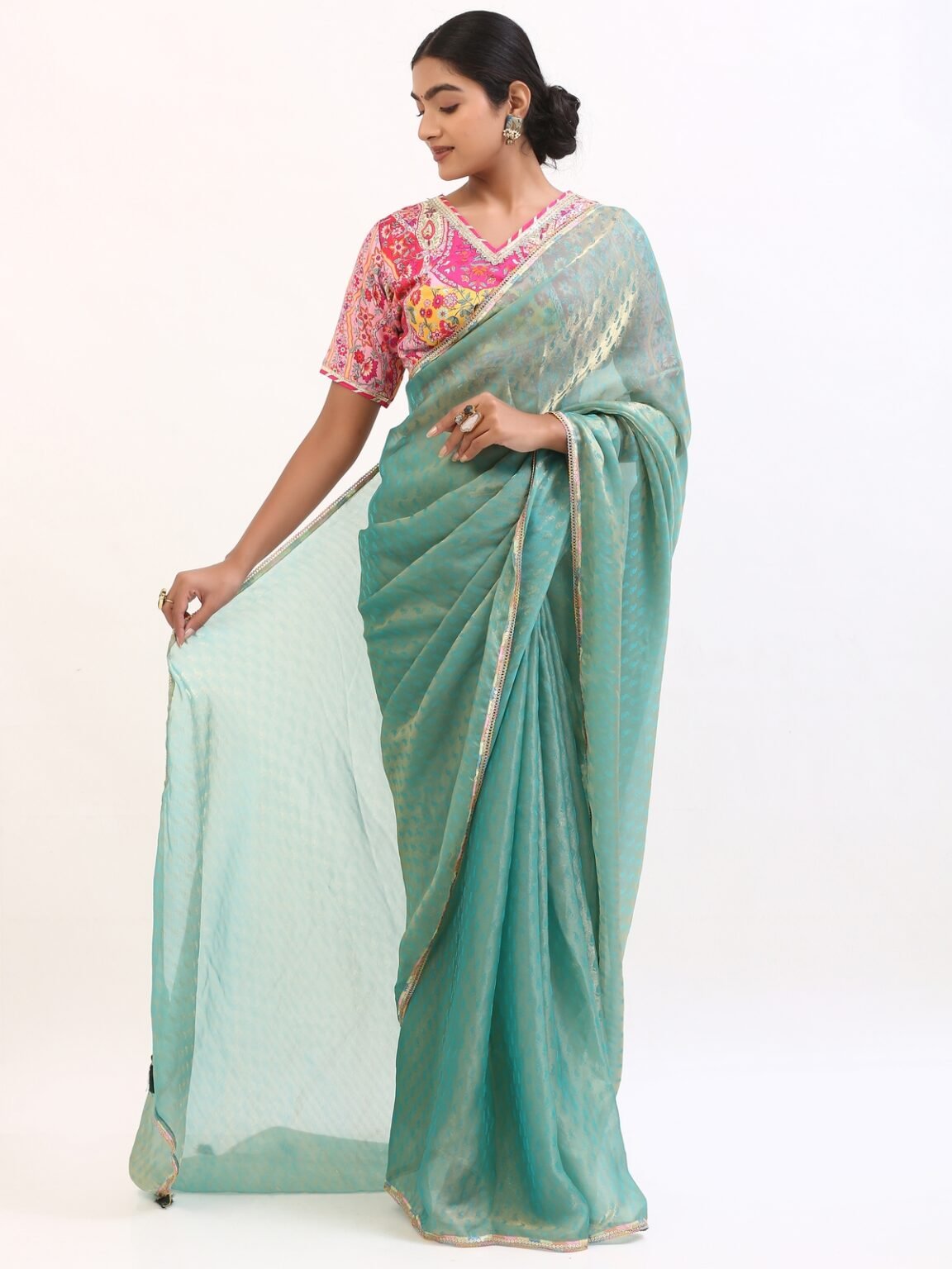 Raghusiya Neelaya Veil Saree